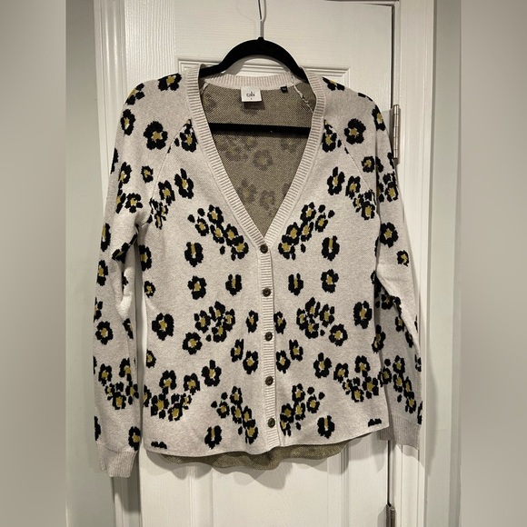 Cabi Kiki Leopard Print V Neck Button Front Knit Cardigan Gray Black Size S - Picture 1 of 12